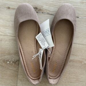 Old navy gray flats. Size 8. Brand new
